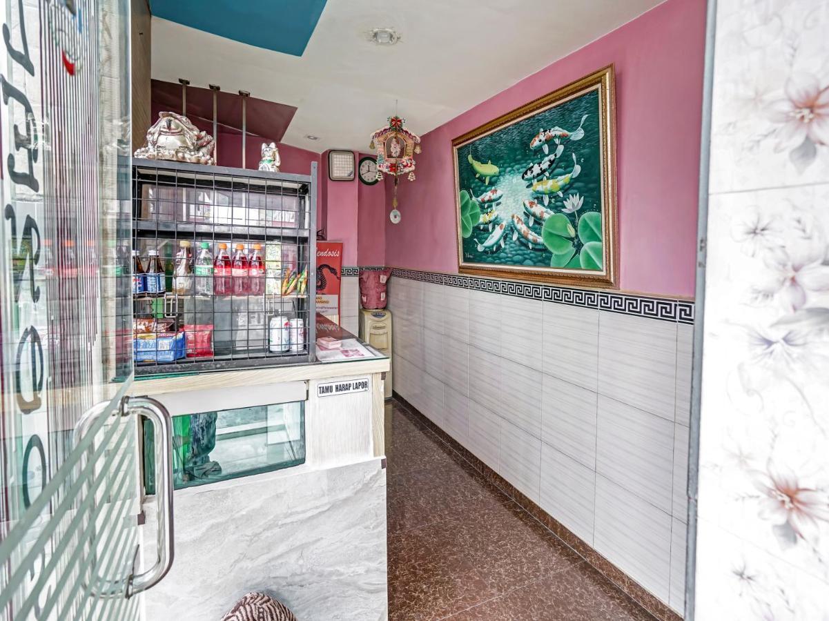Oyo 90158 Hotel Lendosis Perintis Kemerdekaan Палембанг Екстериор снимка