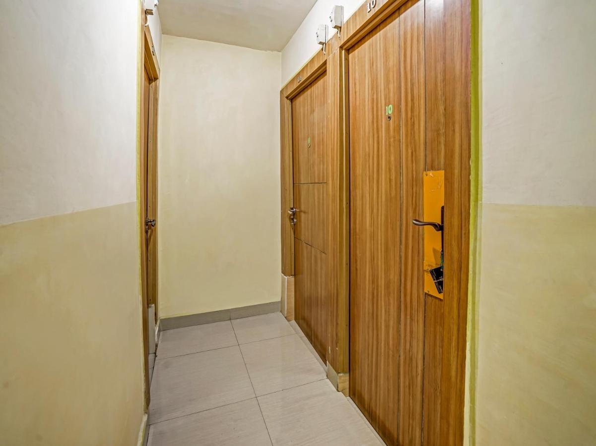 Oyo 90158 Hotel Lendosis Perintis Kemerdekaan Палембанг Екстериор снимка