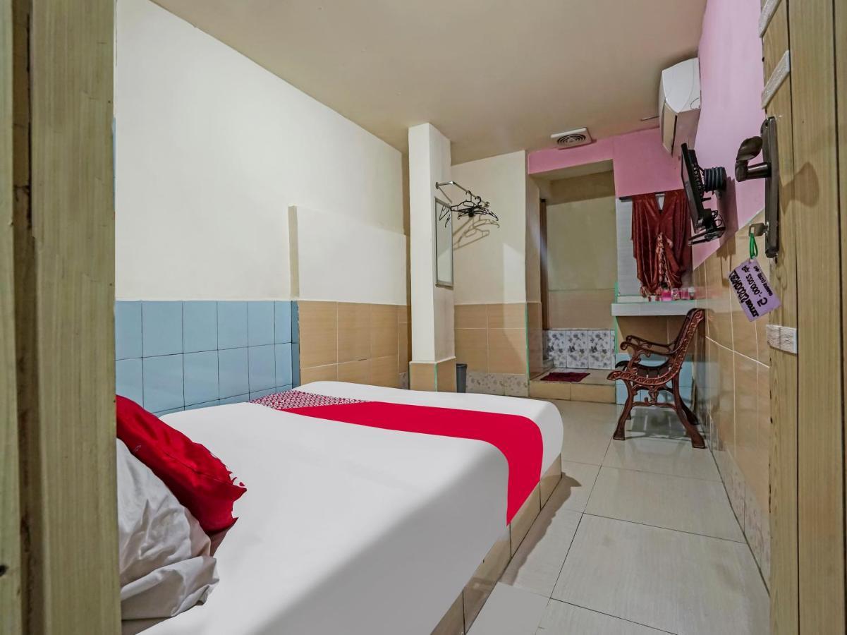 Oyo 90158 Hotel Lendosis Perintis Kemerdekaan Палембанг Екстериор снимка