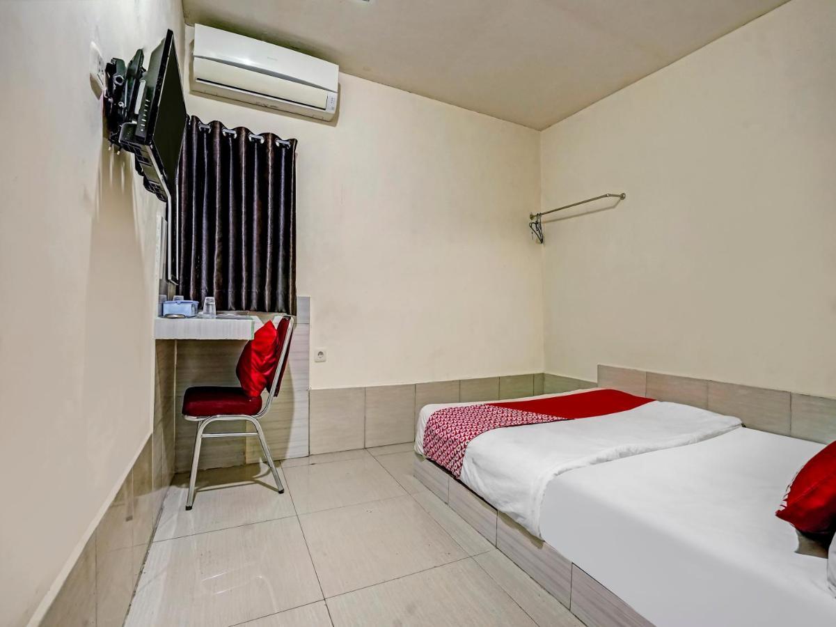 Oyo 90158 Hotel Lendosis Perintis Kemerdekaan Палембанг Екстериор снимка